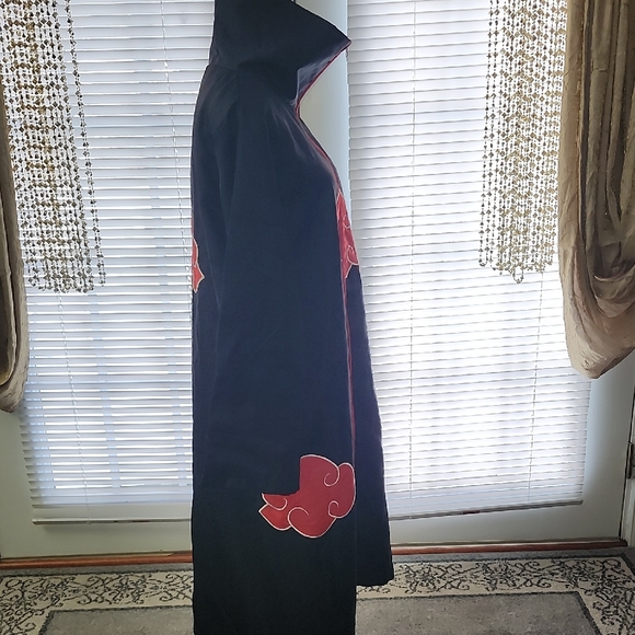 Black and Red Cloak with Cloud Design - Picture 2 of 4
